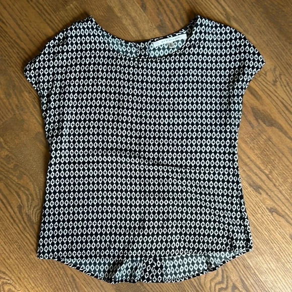 Max Studio crop short sleeve blouse with button down back women’s size medium - Picture 1 of 5